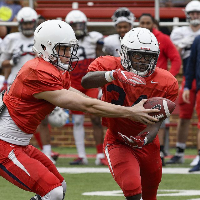 Defense shines in spring game before offense makes comeback in 4th Q