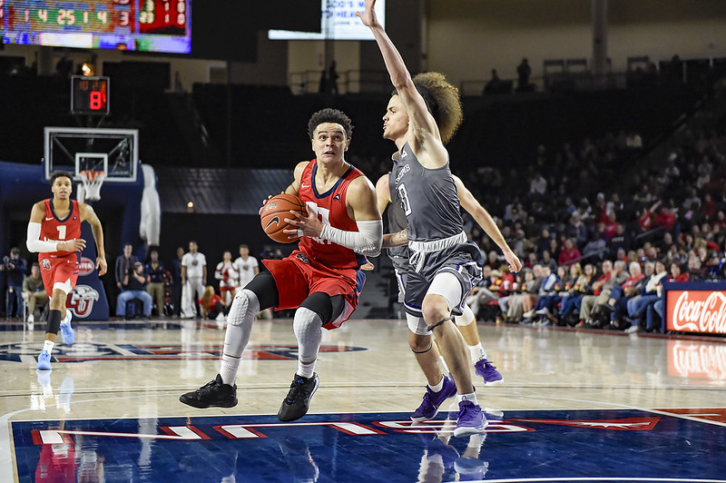 Liberty withstands Lipscomb’s hot shooting to improve to 19-1