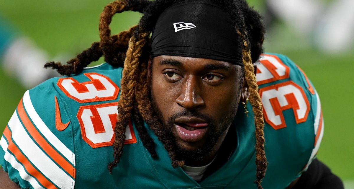 Walt Aikens signs with the Tennessee Titans